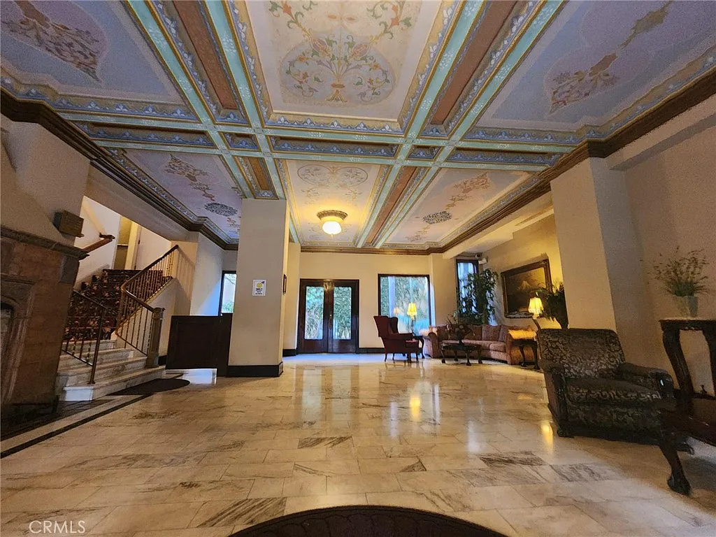 Studio, 360 sqft, $1,900 — Photo 4