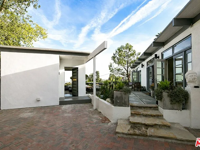 7107 Pacific View Dr — Photo 17