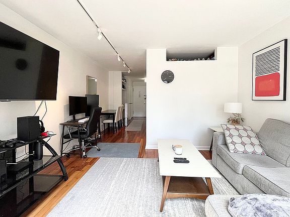 2nd image of 166 E 61st St APT 16J