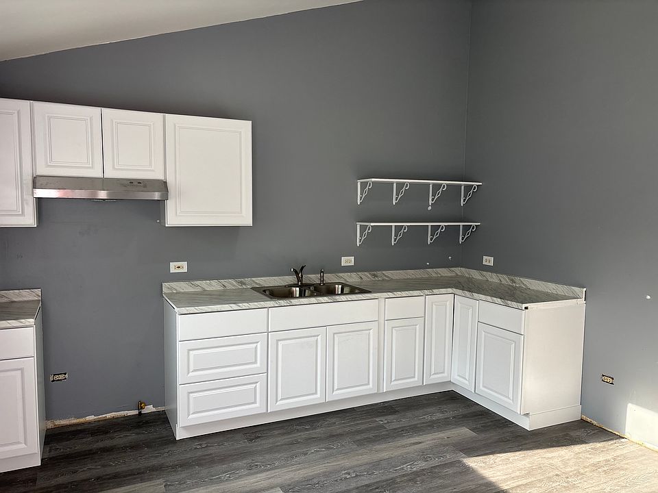 2nd image of 1300 Park Ave