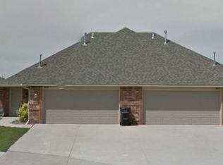 913 SW 37th St, Moore, OK 73160