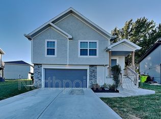 21724 Southcreek Ct, Peculiar, MO 64078