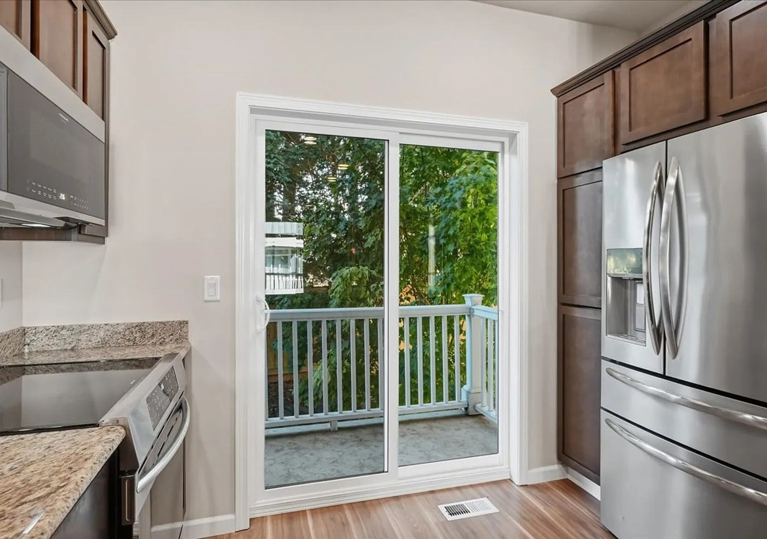2Bd/2.25Ba Mountlake Terrace Townhome — Photo 3