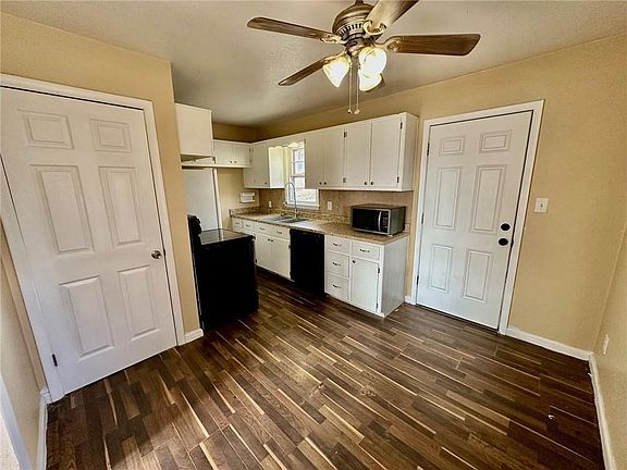 4th image of 4720 NE 47th St