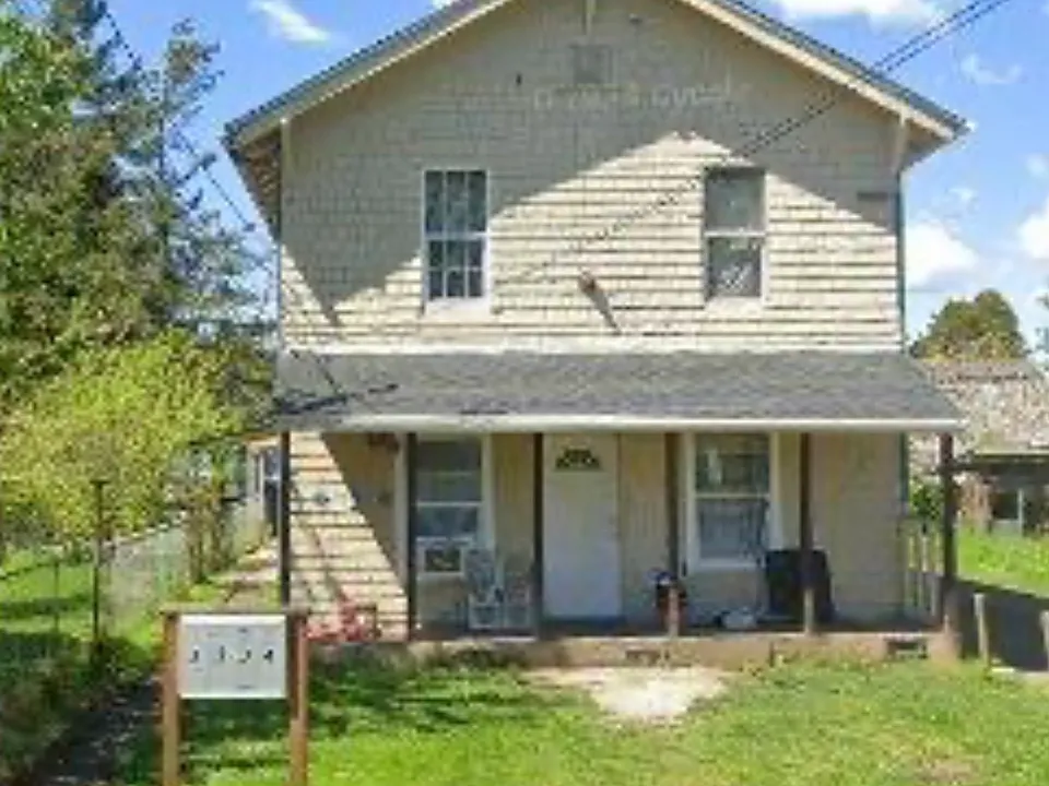 1116 E 1st St #2