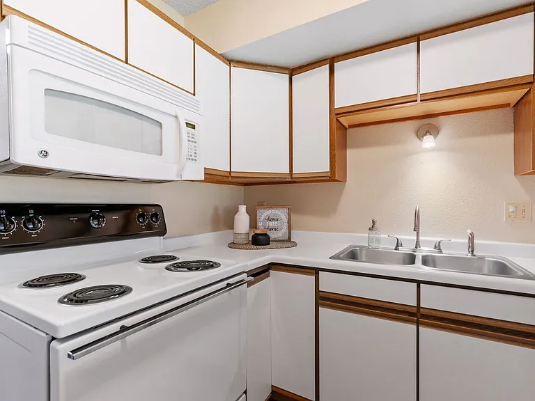 Woodlane Place Townhomes — Photo 14