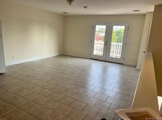 392 W Montauk Hwy, Lindenhurst, NY 11757