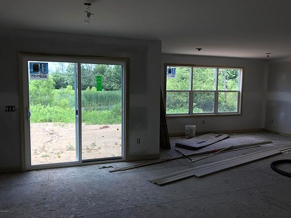 4th image of 2251 Glenn Canyon Dr SE