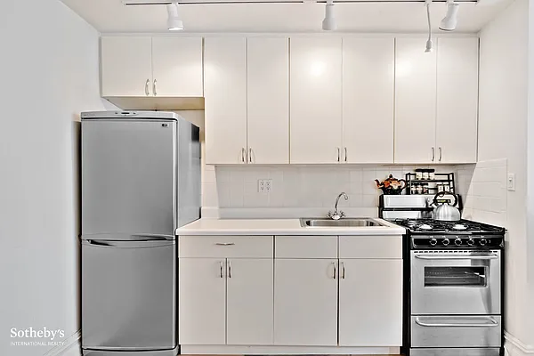 Rented by Sotheby's International Realty | media 11