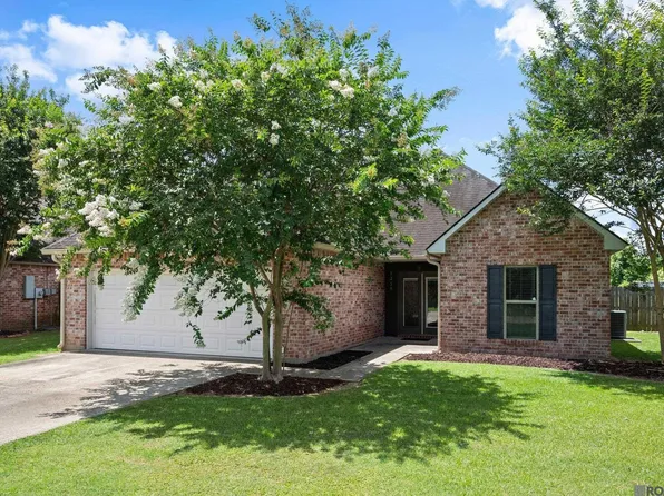 2235 Woodland Ct, Port Allen, LA 70767