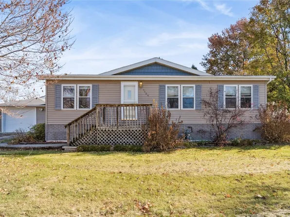 1104 Benton St, La Porte City, IA 50651