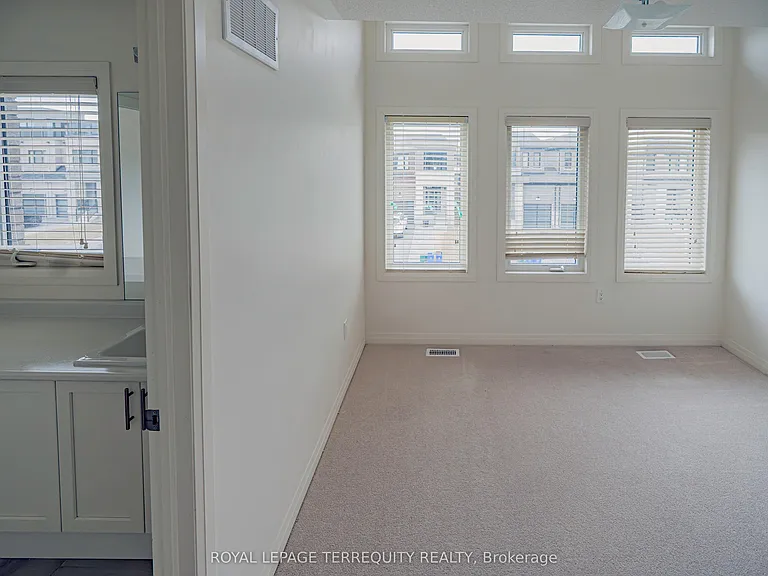 27 Clipper Ln — Photo 9