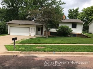 204 E Lotta St, Sioux Falls, SD 57105