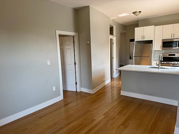 5th image of 2545 W North Ave APT 3R