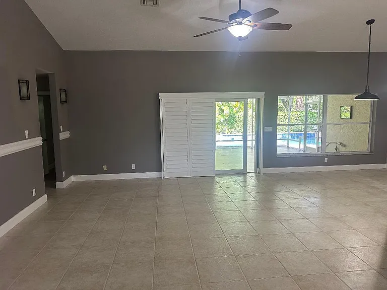 5503 NW 39th Ave — Photo 6