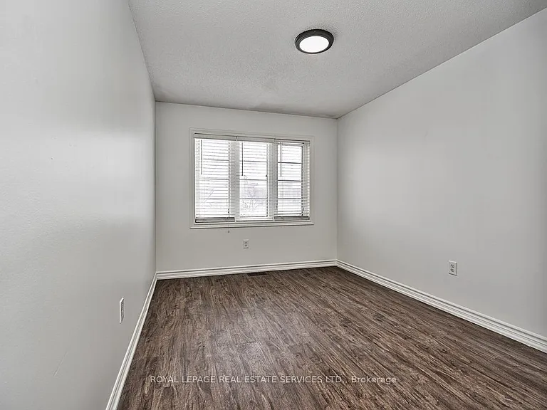 4227 Cole Cres — Photo 11