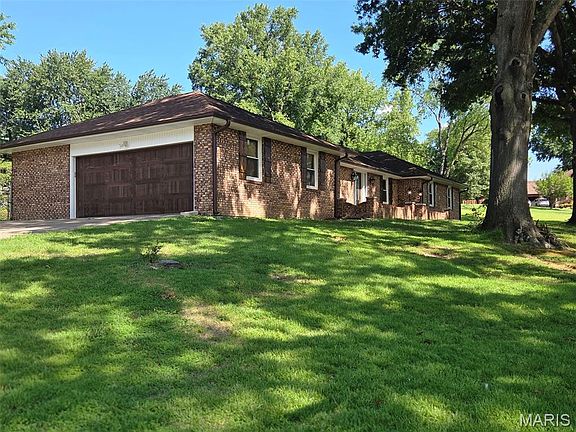 5th image of 611 La Petitte Ct