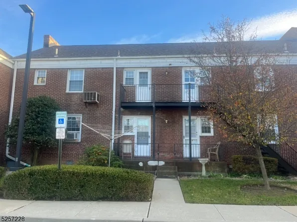 53 Elmwood Ter #53A, Elmwood Park Boro, NJ 07407