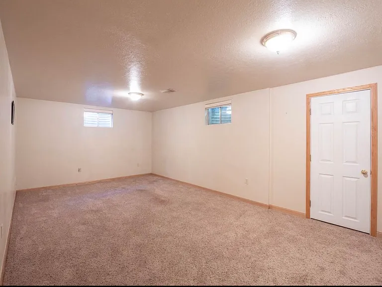 1412 Skyline Dr — Photo 6