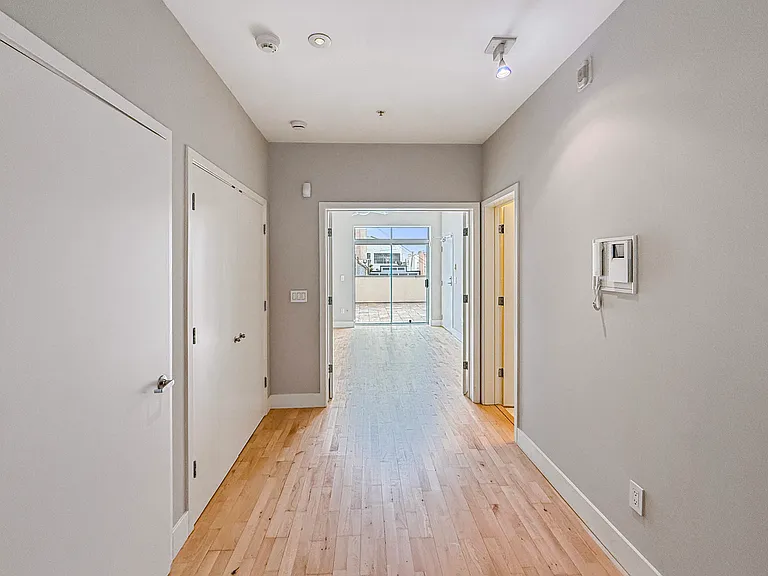 563 Minna St #2 — Photo 9