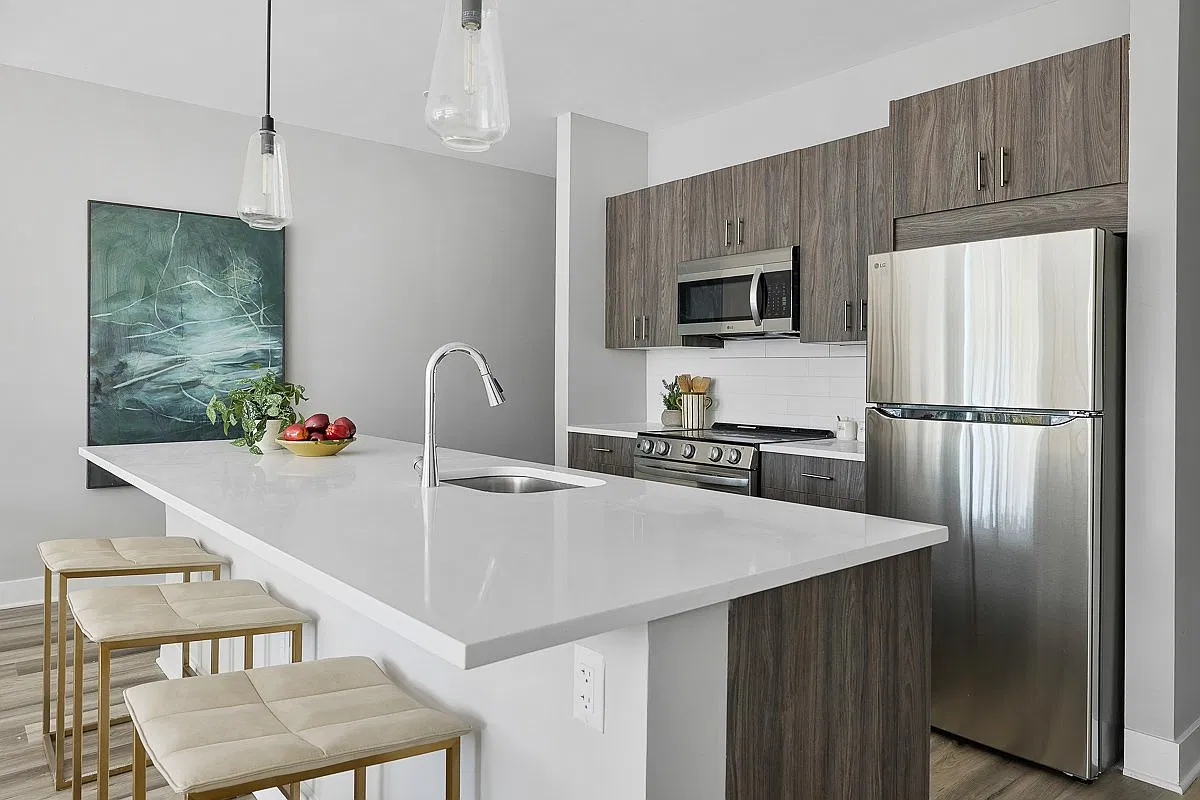 Clifton & Co — Photo 1