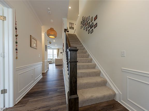 3rd image of 766 River Run Rd