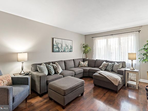 3rd image of 1111 Timberlea Dr