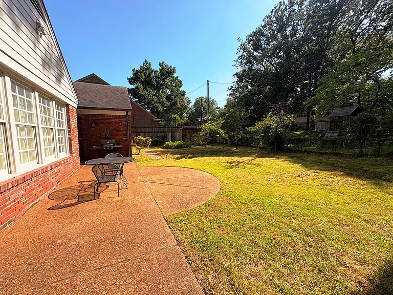 289 Woodmont Dr — Photo 32