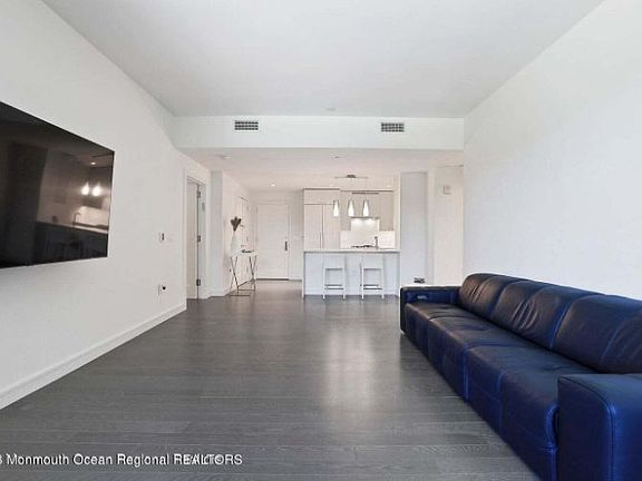 5th image of 15 Morris Ave #405