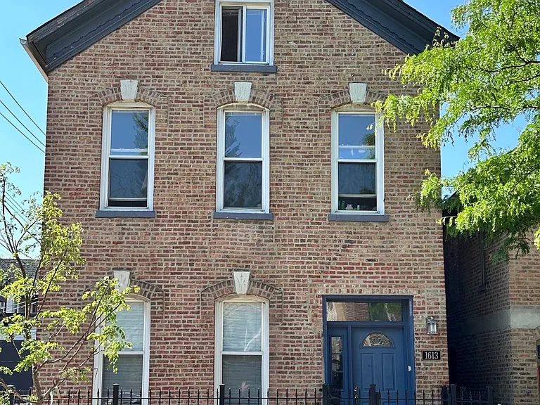 1082 N Marshfield Ave #CH-1 — Photo 2