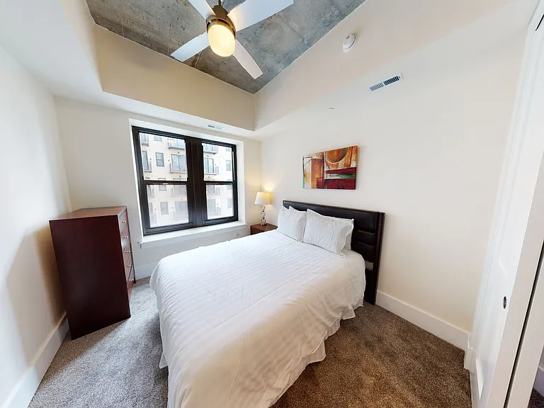 300 East Apartments — Photo 25