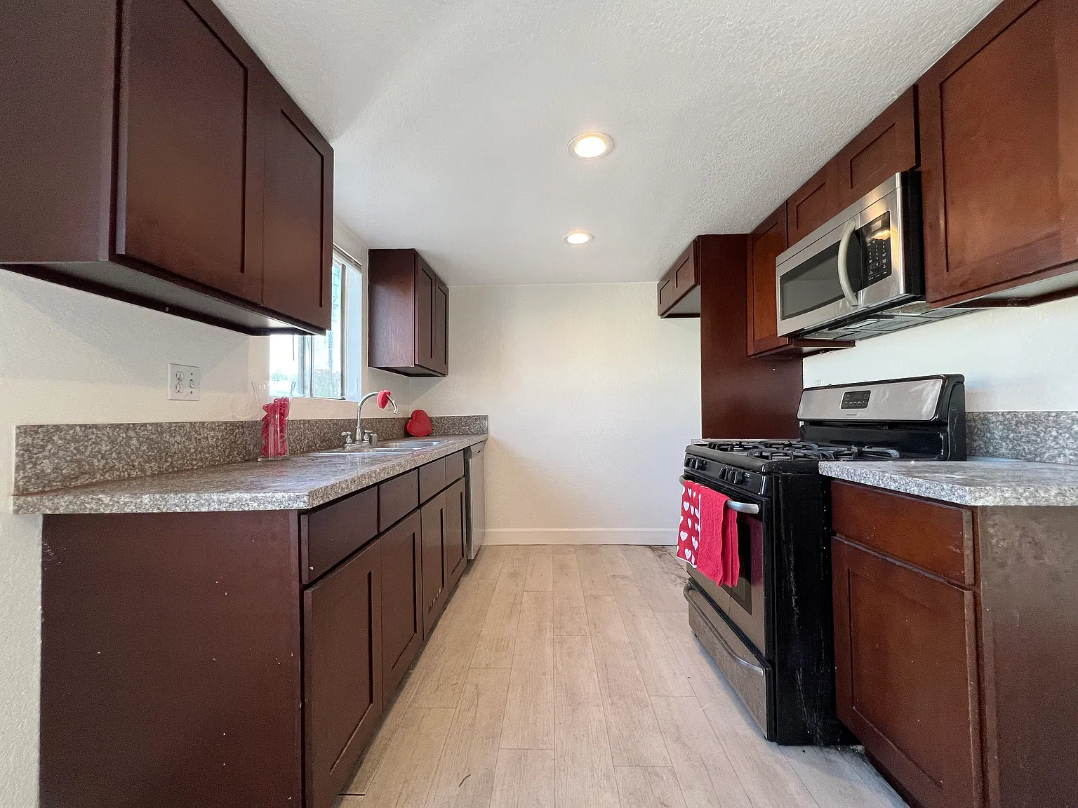 3 bed, 1160 sqft, $2,750 — Photo 4