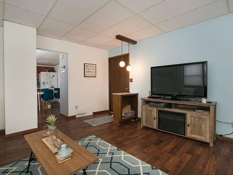 1064 Rush St — Photo 3