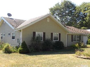 14 Justin Dr, Medford, NY 11763