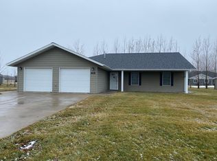 905 2nd Ave SW, Roseau, MN 56751