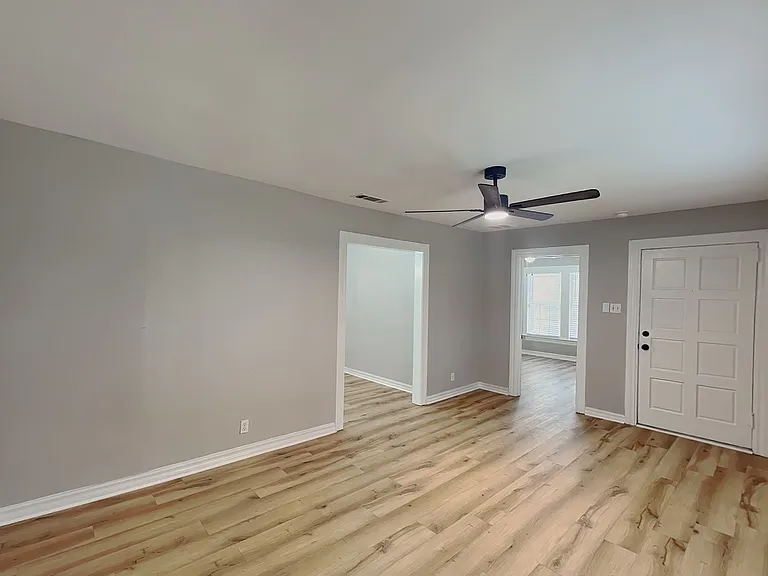 3113 Clary Ave — Photo 2