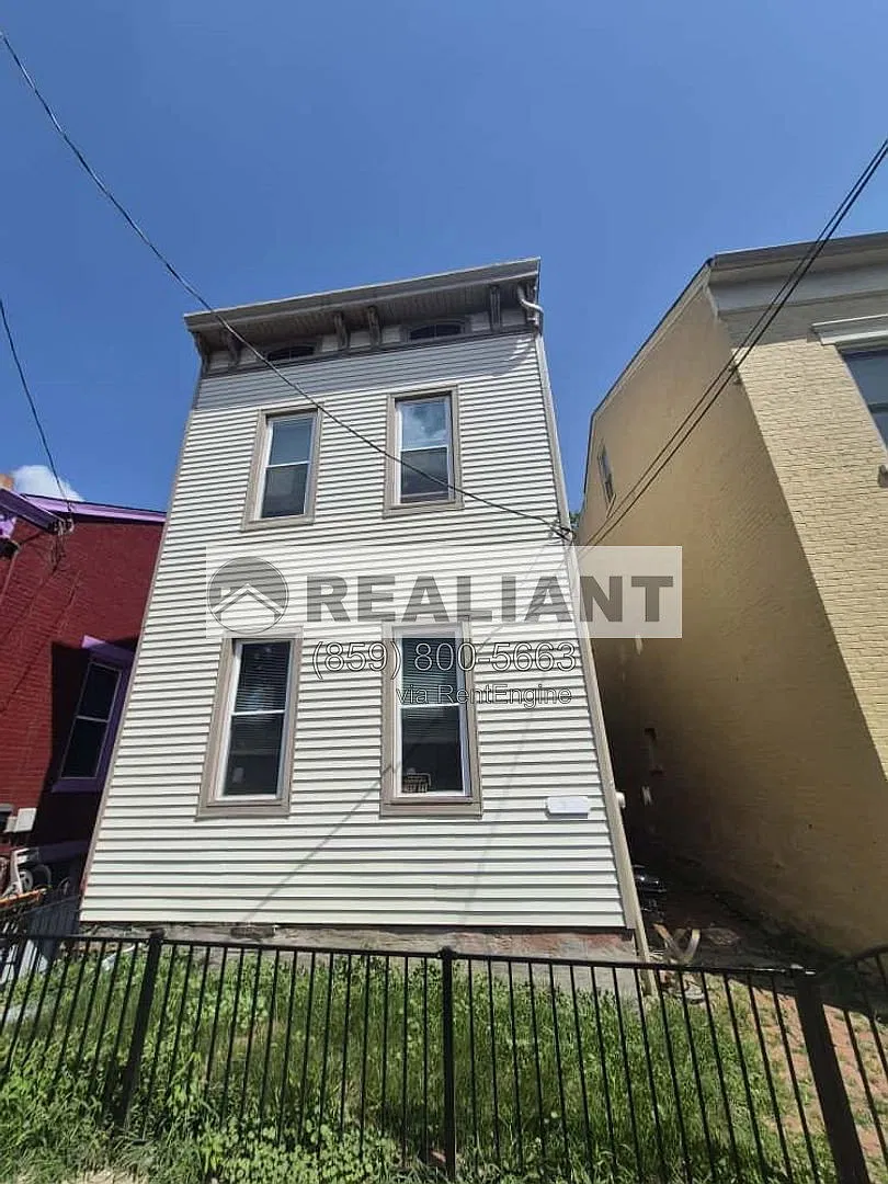 2 bed, 1.0 bath, $1,195 — Photo 1