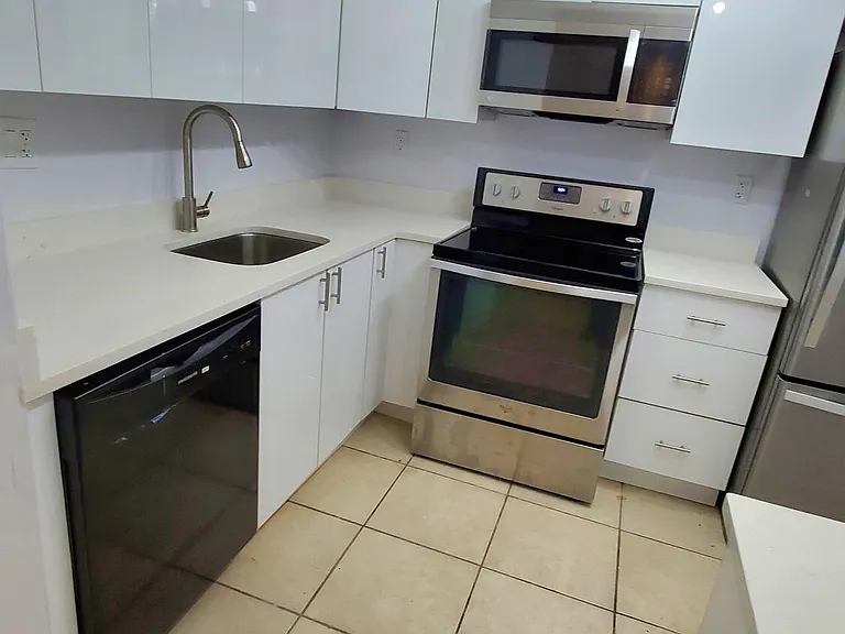 721 N Pine Island Rd #103 — Photo 8