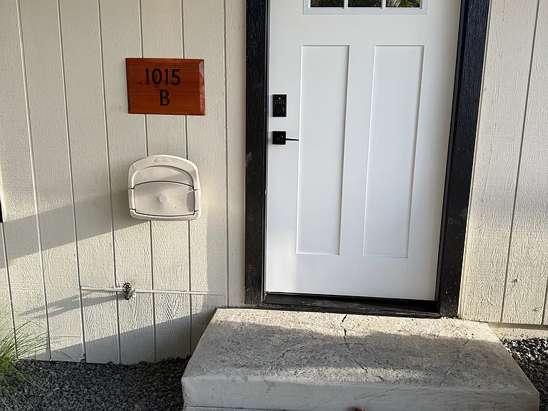 1015 Vernon St #B — Photo 1