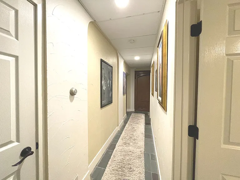 Cass Street Apartments — Photo 43