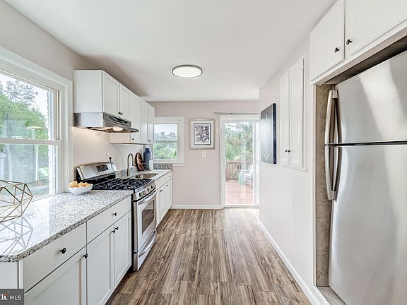 4th image of 6829 Donahue Ct