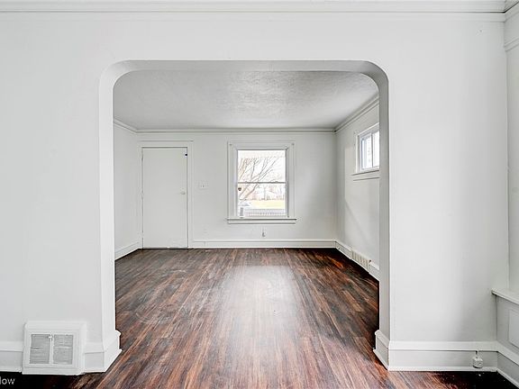 4th image of 9615 Sophia Ave
