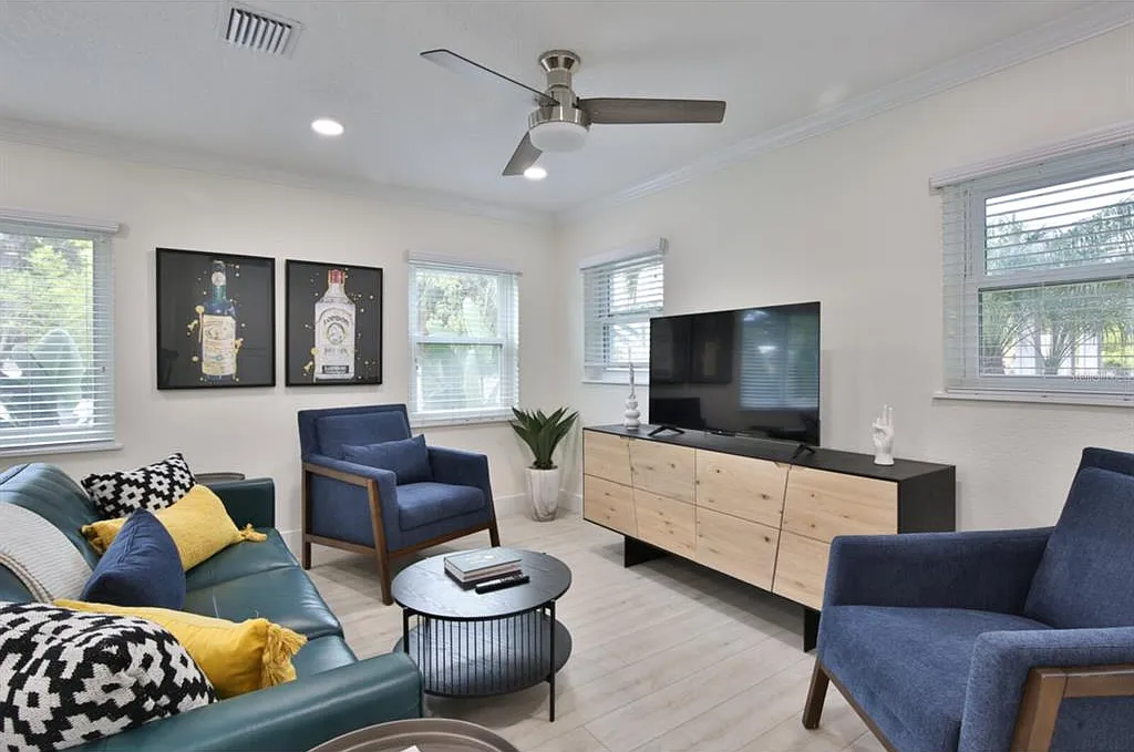 1 bed, 1.0 bath, 806 sqft, $1,995 — Photo 3