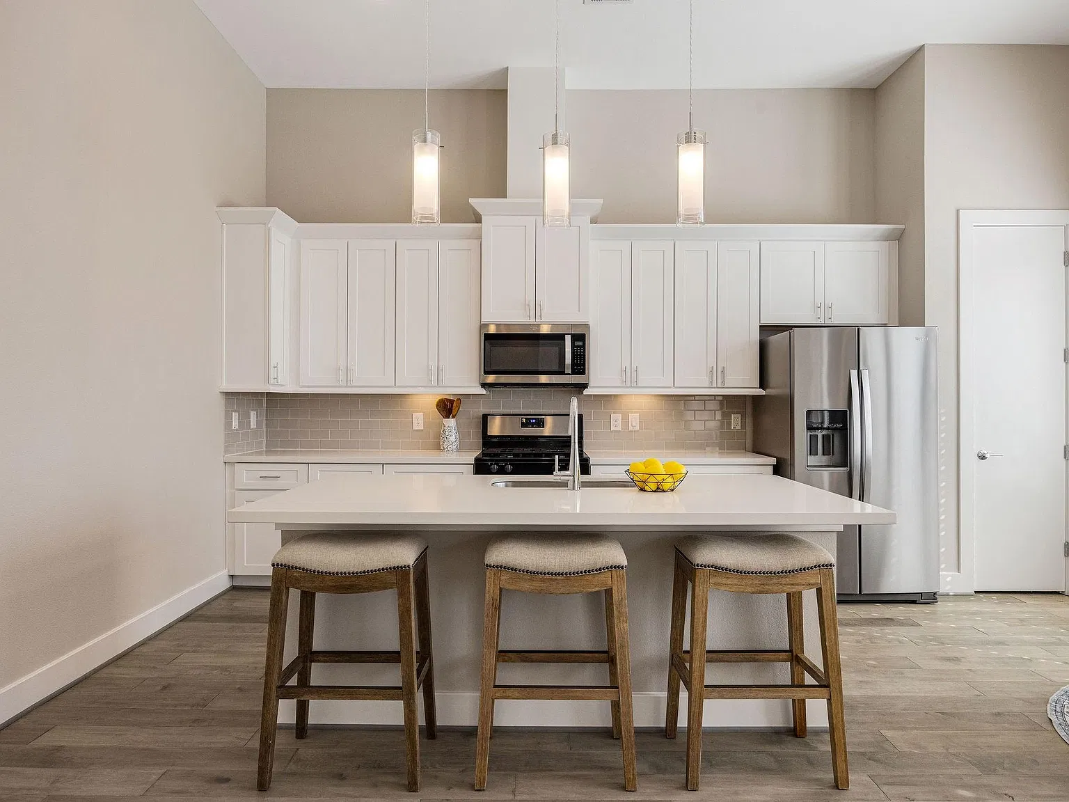 3 bed, 3.5 bath, 1722 sqft, $2,000 — Photo 4