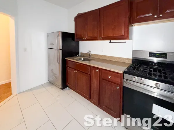 219 Brightwater Court image 4 of 9