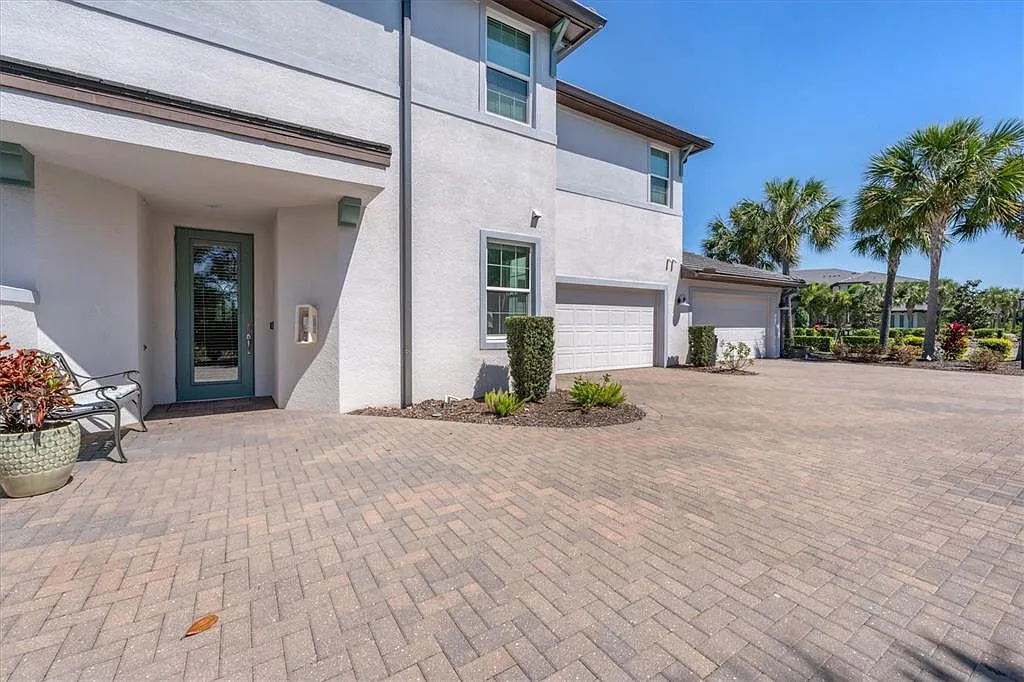 3 bed, 2.0 bath, 1748 sqft, $7,500 — Photo 3
