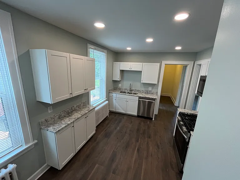1304 Paxton Ave #1 — Photo 2