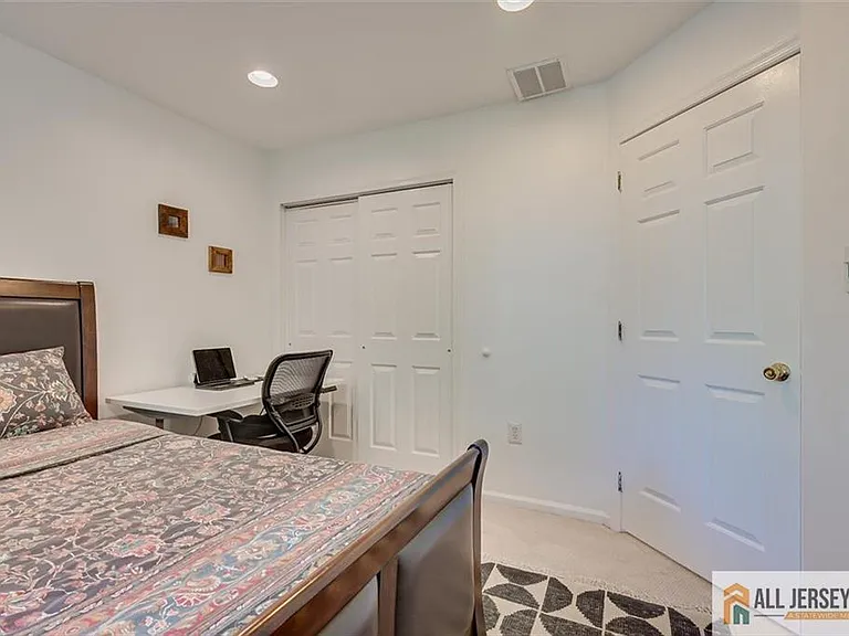 403 Somerset Ct — Photo 28