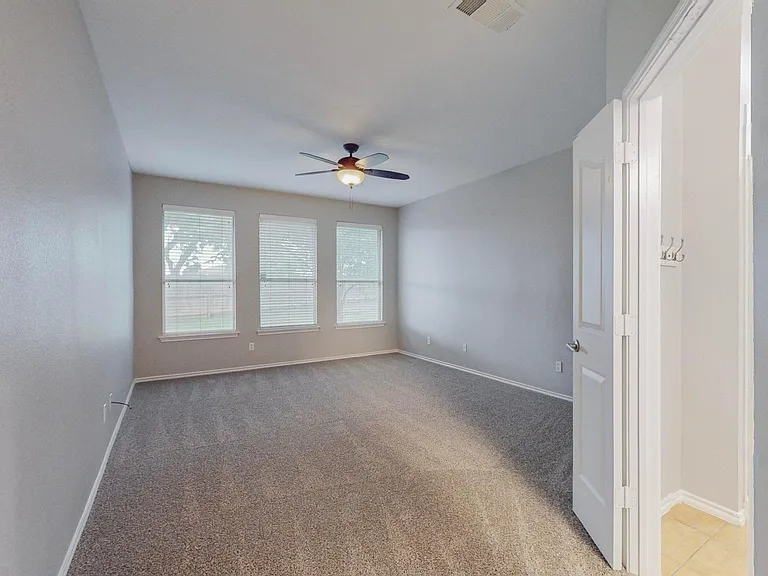 4134 Petersburg Dr — Photo 13