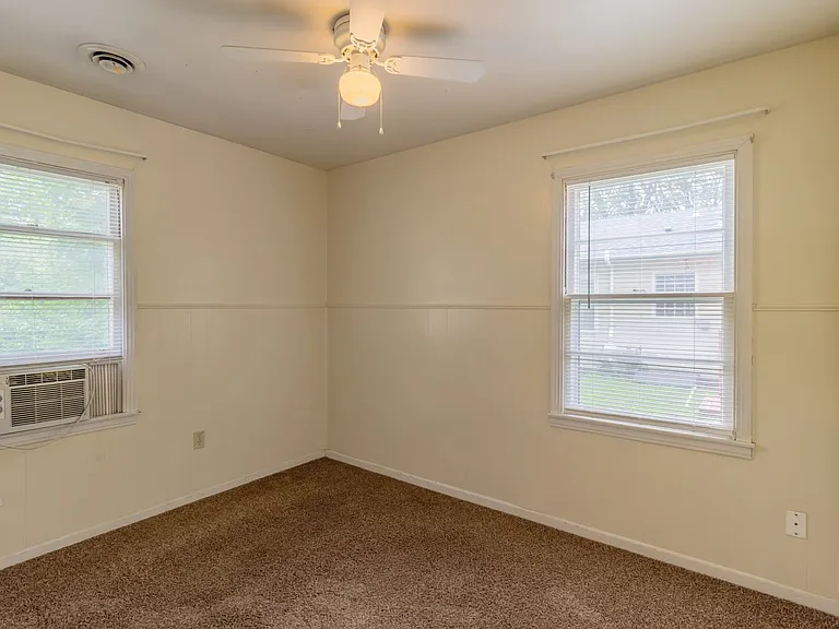 2204 Green Ave — Photo 15